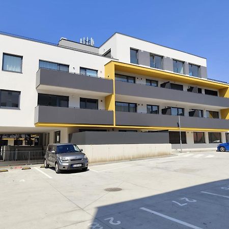 2 Room Apartment, New Building, Balcony, 208 Rovinka Exterior photo