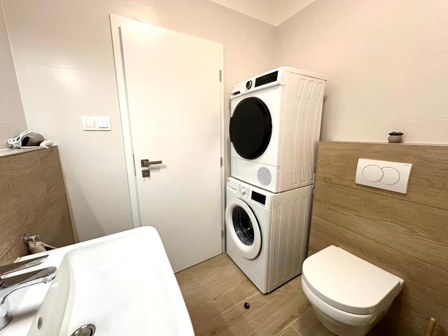 2 Room Apartment, New Building, Balcony, 208 Rovinka Exterior photo